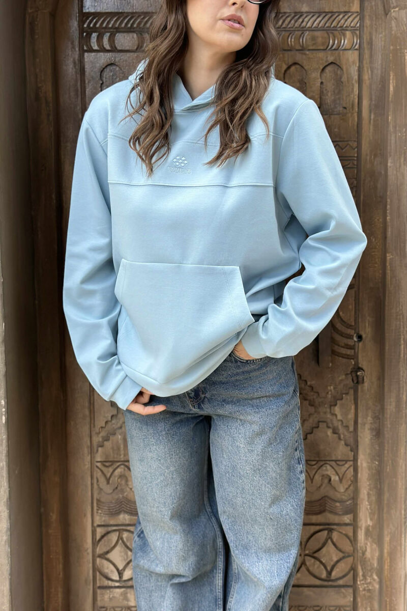 HOODIE NJËNGJYRËSHE ME LOGO TË THJESHTË PARA PËR FEMRA NË NGJYRË BLU TË ZBARDHUR - 4