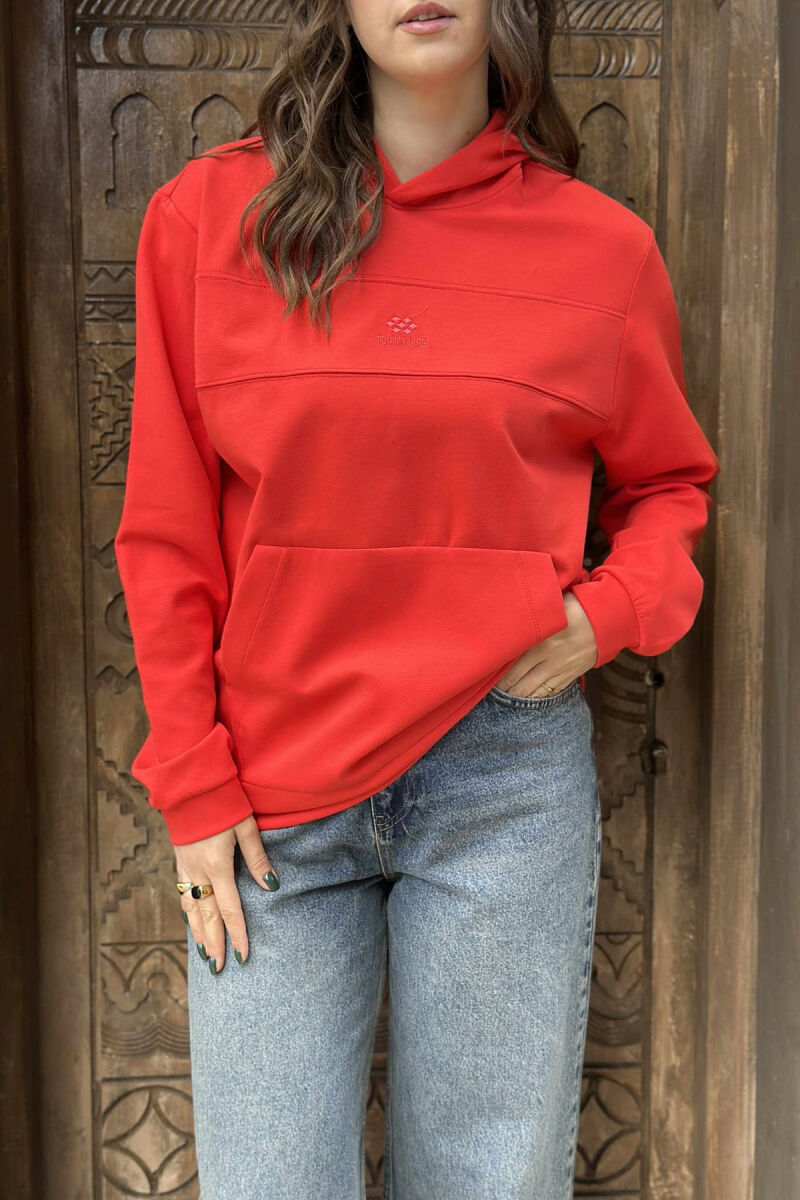 HOODIE NJËNGJYRËSHE ME LOGO TË THJESHTË PARA PËR FEMRA NË NGJYRË TË KUQE - 4