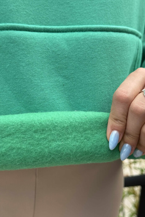 HOODIE NJËNGJYRËSHE ME PUSH DHE ME SHKRIME TË THJESHTA PËR FEMRA NË NGJYRËN JESHILE - 2