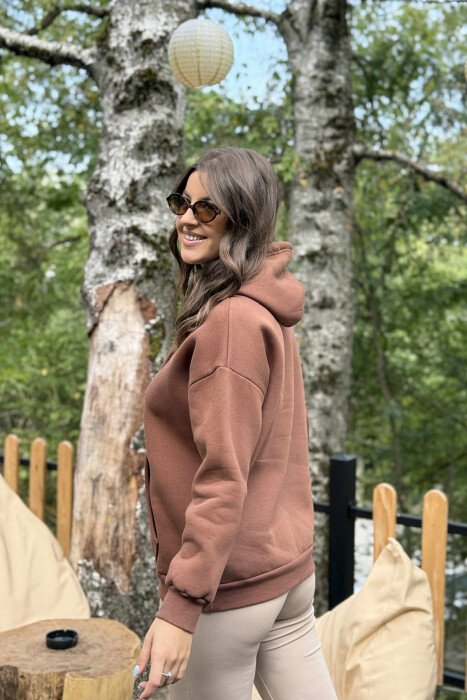 HOODIE NJËNGJYRËSHE ME PUSH DHE ME SHKRIME TË THJESHTA PËR FEMRA NË NGJYRËN KAFE - 5