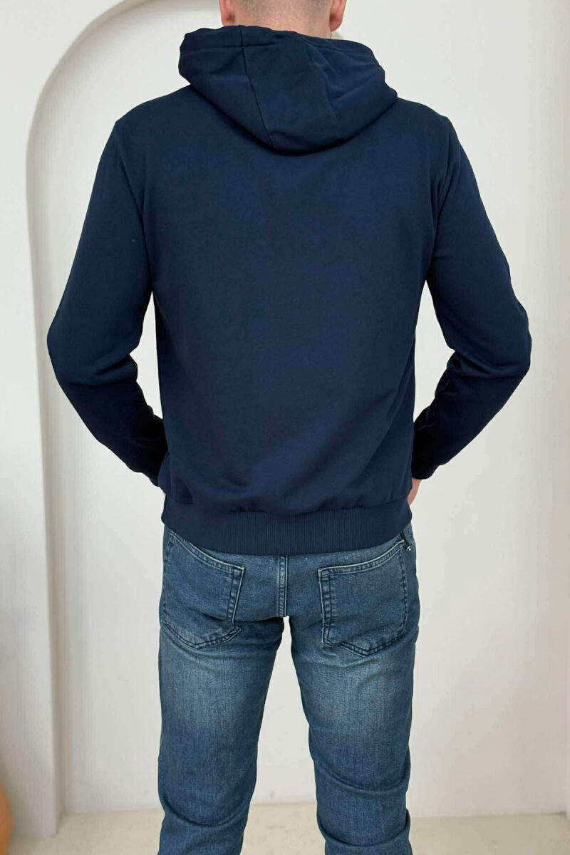 HOODIE NJËNGJYRËSHE ME LOGO TË THJESHTË PARA PËR MESHKUJ NË NGJYRËN BLU TË ERRËT - 4