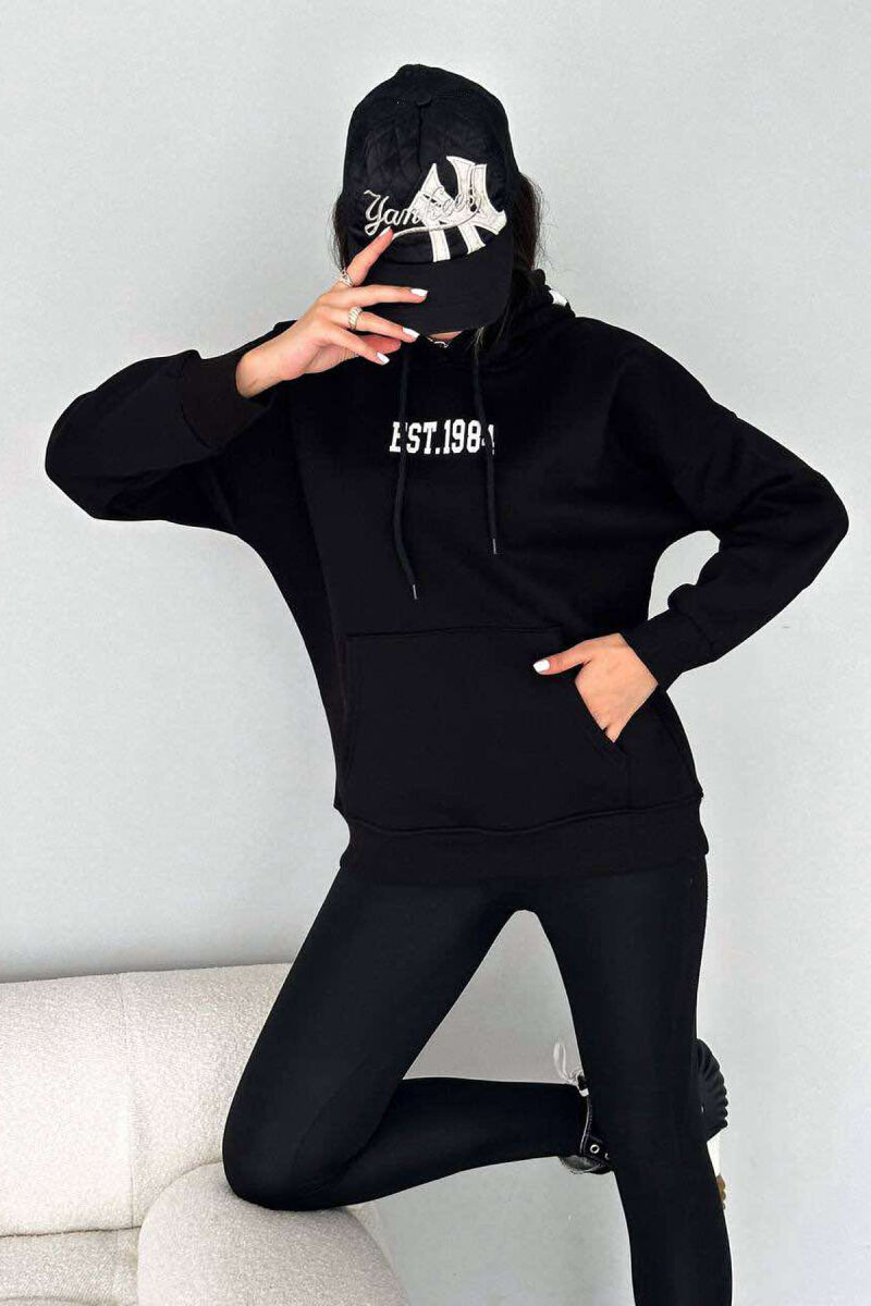 HOODIE PAMBUKU NJË NGJYRËSHE PËR FEMRA NË NGJYRËN E ZEZË - 1