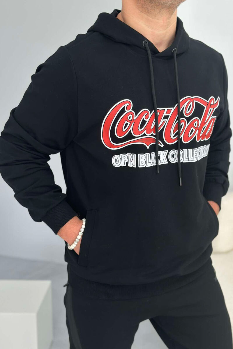 HOODIE PËR MESHKUJ ME DIZANJIN E LOGOS COCA-COLA NË NGJYRËN E ZEZË - 3