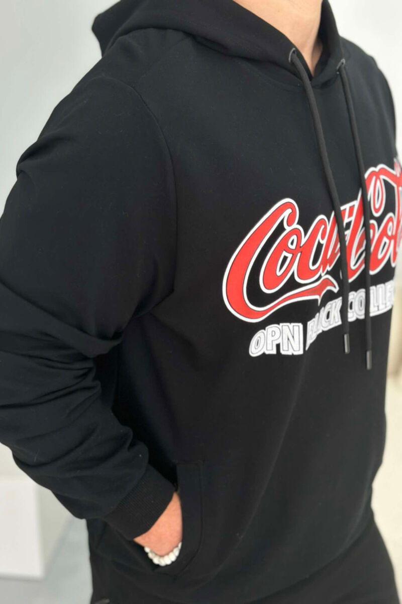 HOODIE PËR MESHKUJ ME DIZANJIN E LOGOS COCA-COLA NË NGJYRËN E ZEZË - 4