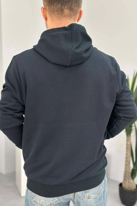 HOODIE PËR MESHKUJ ME DIZENJO NË NGJYRËN BLU TË ERRËT - 2