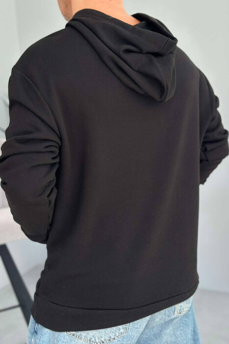 HOODIE PËR MESHKUJ ME DIZENJO SPONGEBOB NË NGJYRËN E ZEZË - 2