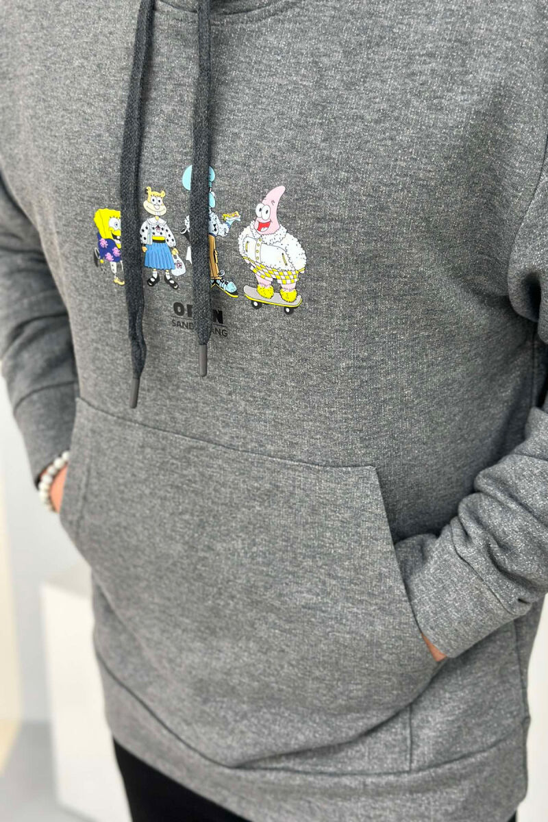 HOODIE PËR MESHKUJ ME DIZENJO SPONGEBOB NË NGJYRËN GRI TË ERRËT - 3