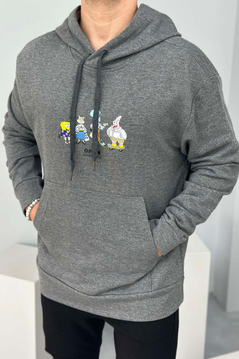 HOODIE PËR MESHKUJ ME DIZENJO SPONGEBOB NË NGJYRËN GRI TË ERRËT - 4