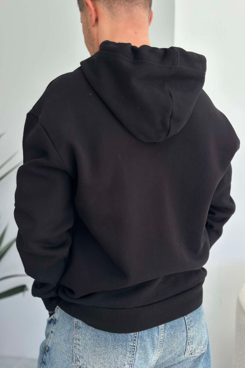 HOODIE PËR MESHKUJ NË NGJYRËN E ZEZË - 3