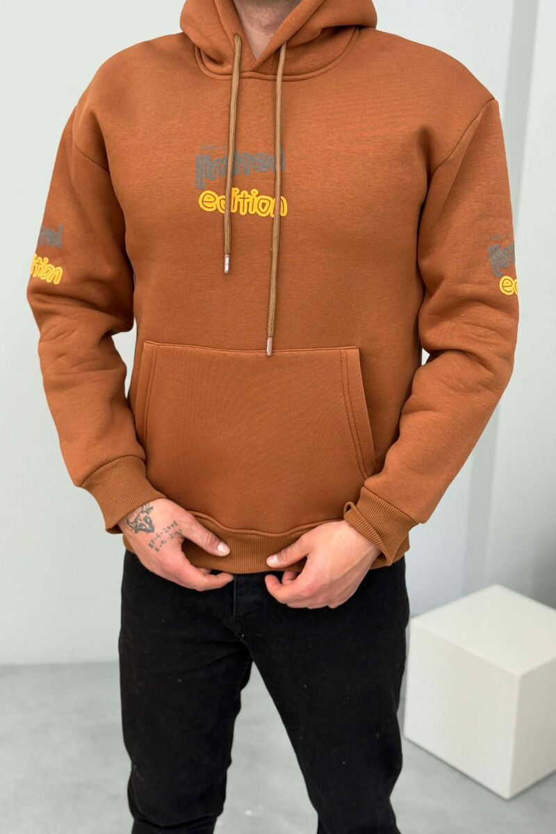 HOODIE ME PUSH DHE ME SHKRIME PER MESHKUJ NE NGJYRE KAFE - 3