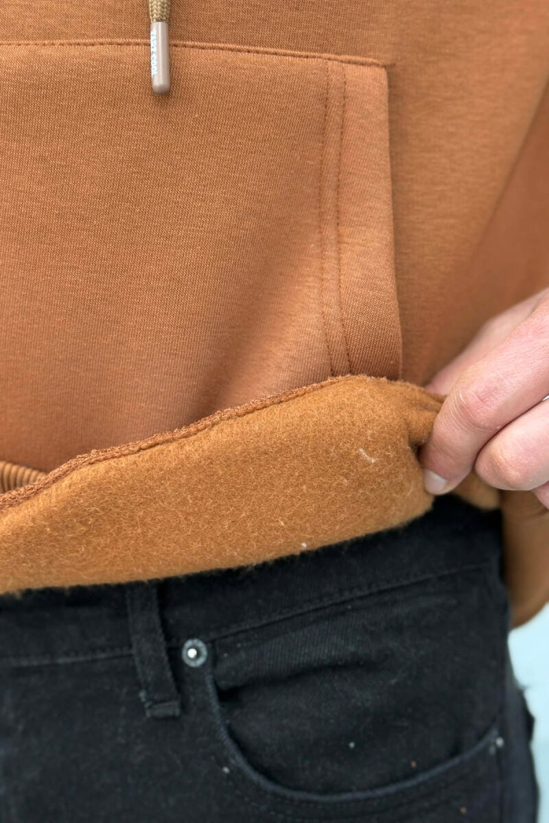 HOODIE ME PUSH DHE ME SHKRIME PER MESHKUJ NE NGJYRE KAFE - 4