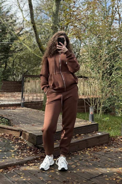 KOSTUM NJE NGJYRESH ME PUSH XHAKETE+TUTA PER FEMRA NE NGJYRE KAFE - KLAUDIO FASHION