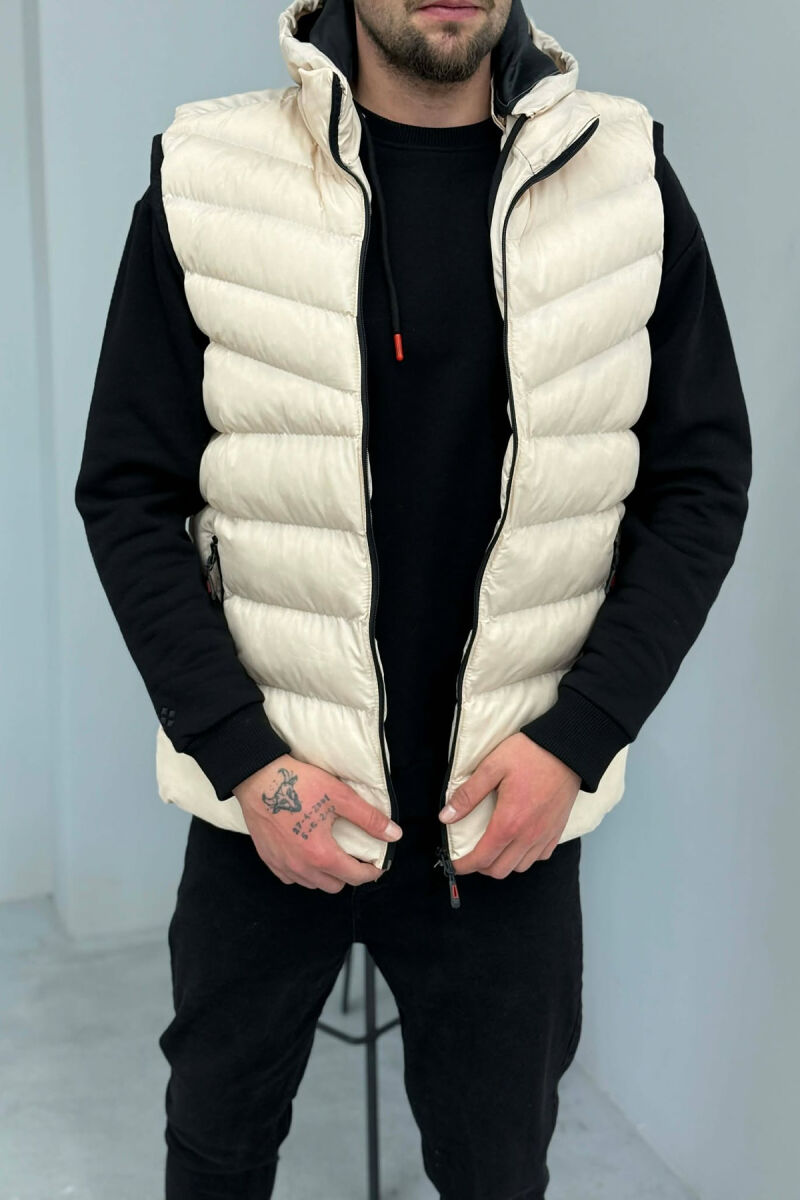 JELEK ME KAPUC DHE XHEPA ME ZINXHIR PËR MESHKUJ NË NGJYRËN BEZHË TË ZBARDHUR - 2