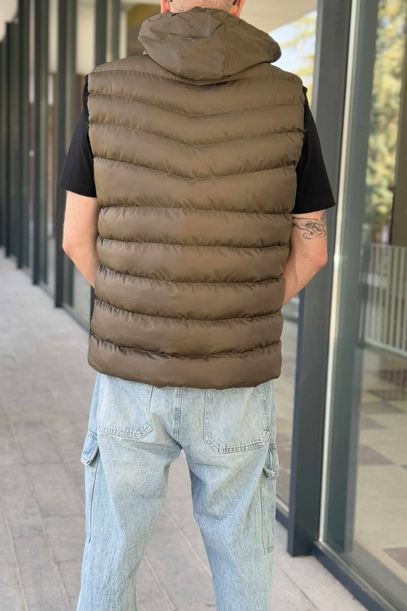 JELEK ME KAPUC DHE XHEPA ME ZINXHIR PËR MESHKUJ NË NGJYRËN JESHILE - 3