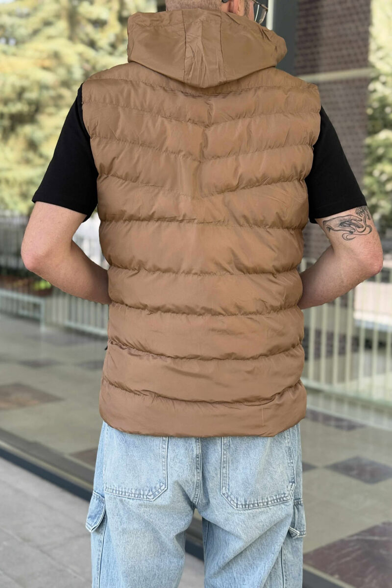 JELEK ME KAPUC DHE XHEPA ME ZINXHIR PËR MESHKUJ NË NGJYRËN KAFE TË ZBARDHUR - 3