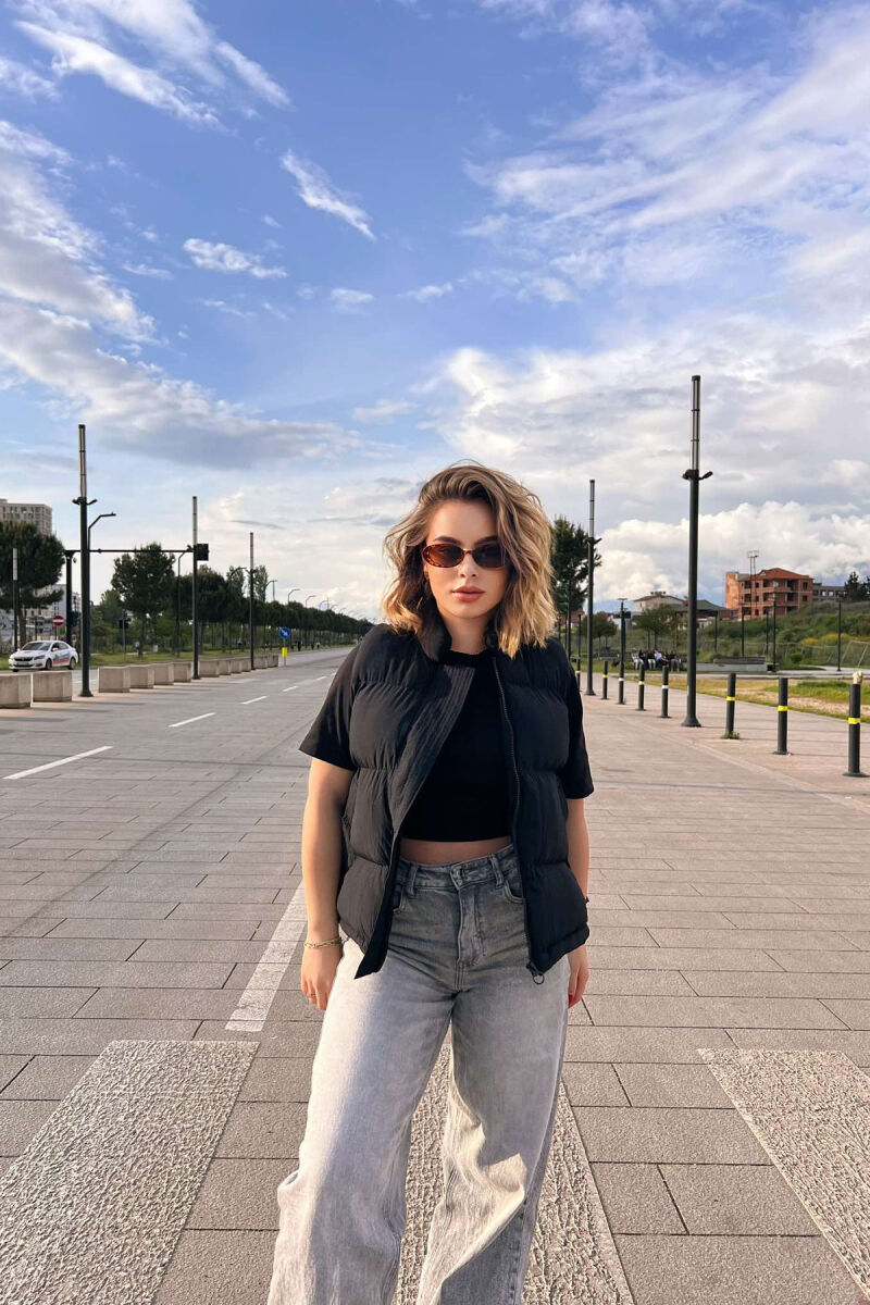 JELEK NJË NGJYRËSH ME DETAJIN E XHEPAVE PËR FEMRA NË NGJYRËN E ZEZË - 1
