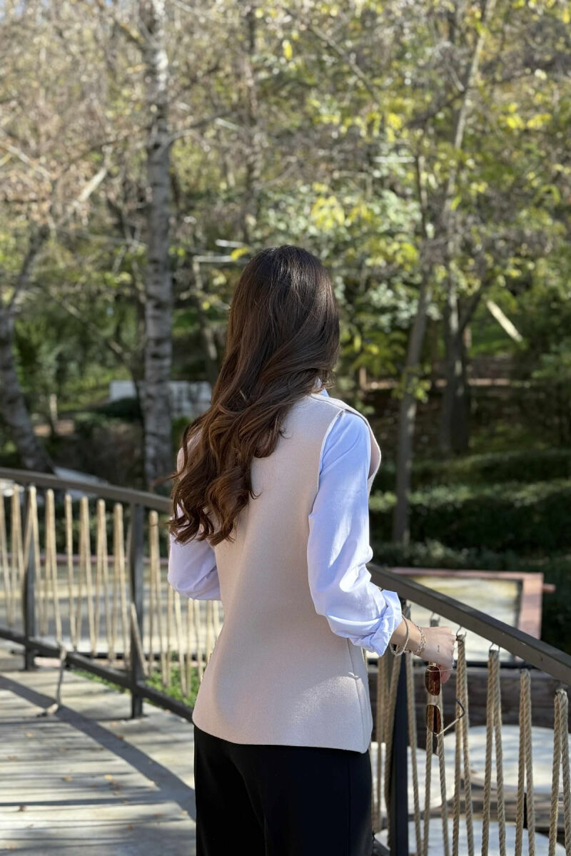 JELEK NJË NGJYRËSH ME DY BUTONA PËR FEMRA NË NGJYRË BEZHË - 2