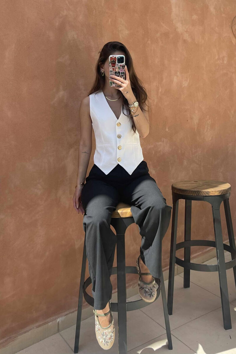 JELEK NJËNGJYRËSH ME BUTONA GOLD PËR FEMRA NË NGJYRËN E BARDHË - 5