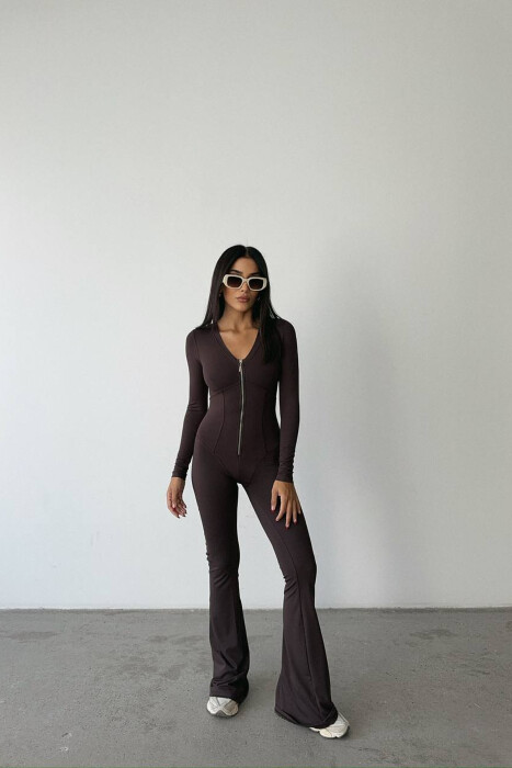 JUMPSUIT NJË NGJYRËSH ME ZINXHIR PËR FEMRA NË NGJYRE KAFE - 1