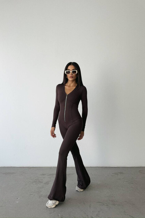 JUMPSUIT NJË NGJYRËSH ME ZINXHIR PËR FEMRA NË NGJYRE KAFE - 4