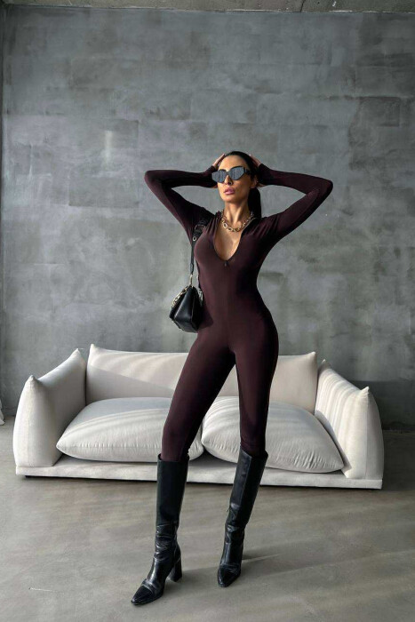 JUMPSUIT ME ZINXHIR PËR FEMRA NË NGJYRËN KAFE E ERRËT - 1