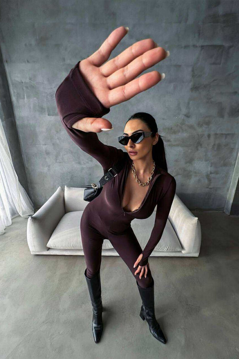 JUMPSUIT ME ZINXHIR PËR FEMRA NË NGJYRËN KAFE E ERRËT - 6