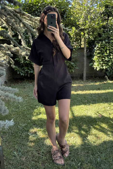 JUMPSUIT NJË NGJYRËSH ME JAKË POLO PËR FEMRA NË NGJYRËN E ZEZË - 4