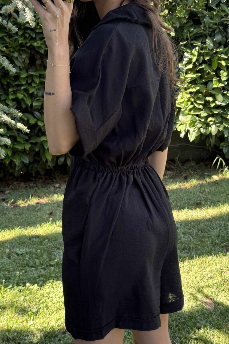 JUMPSUIT NJË NGJYRËSH ME JAKË POLO PËR FEMRA NË NGJYRËN E ZEZË - 6