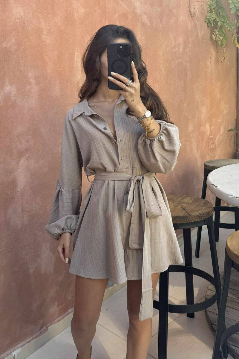 JUMPSUIT NJË NGJYRËSH ME KOPSA DHE LIDHËSE PËR FEMRA NË NGJYRËN KAFE TË ZBARDHUR - 3