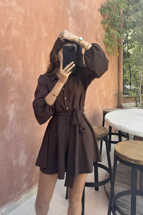 JUMPSUIT NJË NGJYRËSH ME KOPSA DHE LIDHËSE PËR FEMRA NË NGJYRËN KAFE - 4