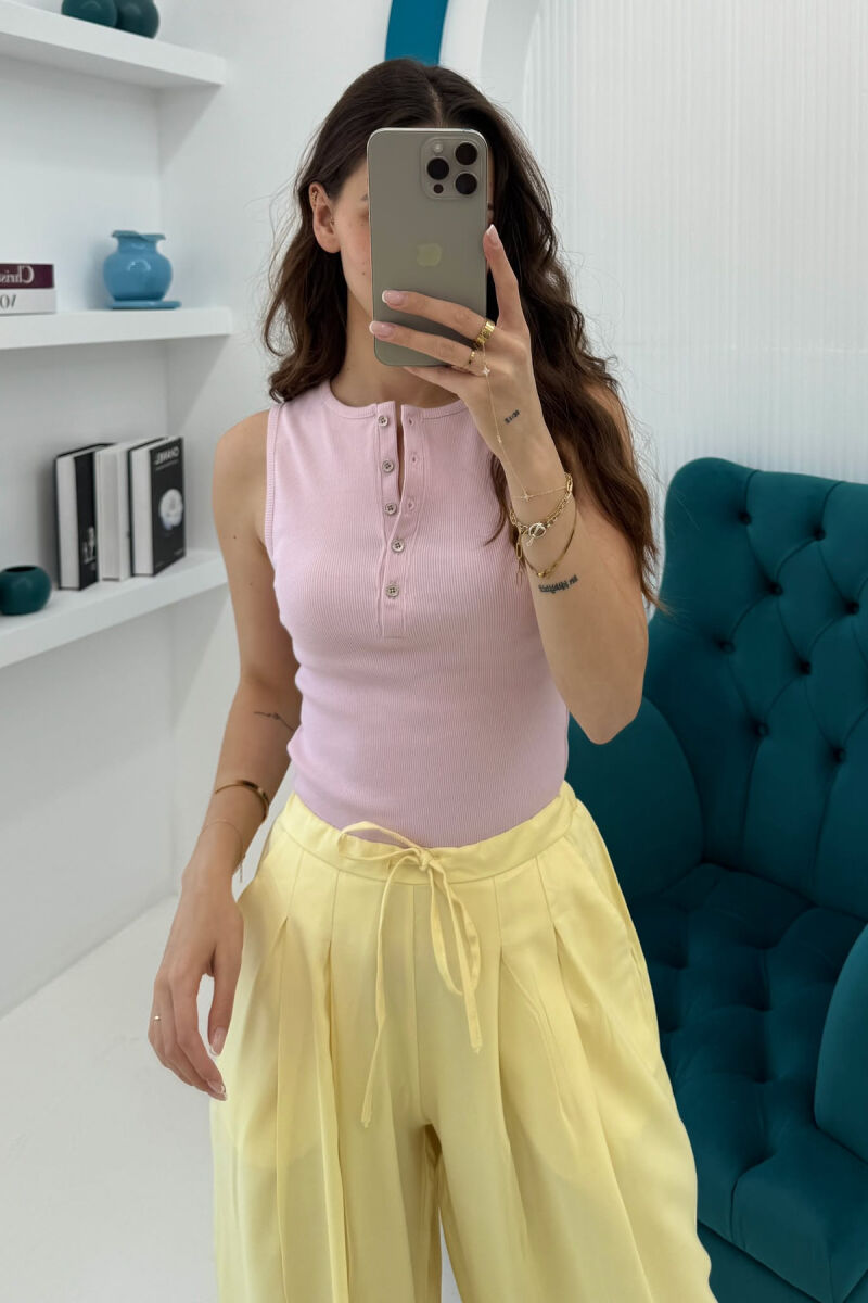 KANATIERE E THJESHTË ME DETAJIN E KOPSAVE PËR FEMRA NË NGJYRËN BABY PINK - 1