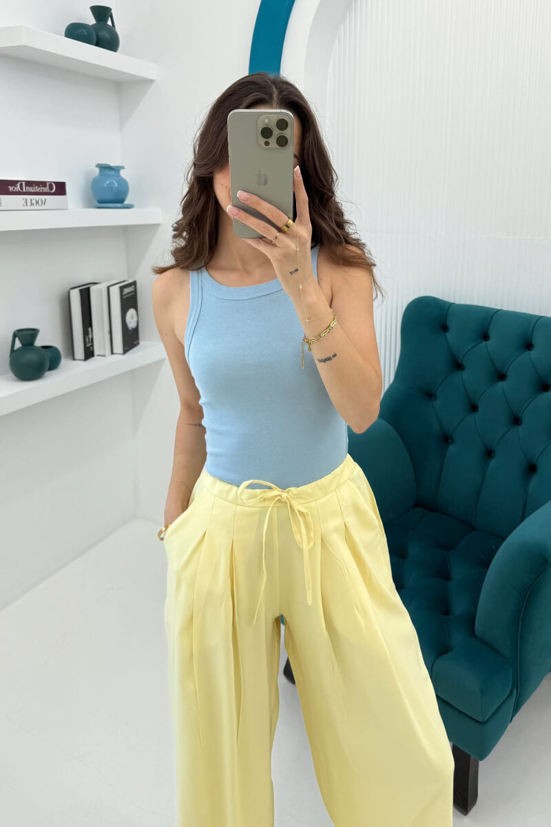KANATIERE NJË NGJYRËSHE E THJESHTË PËR FEMRA NË NGJYRËN BABY BLUE - 2