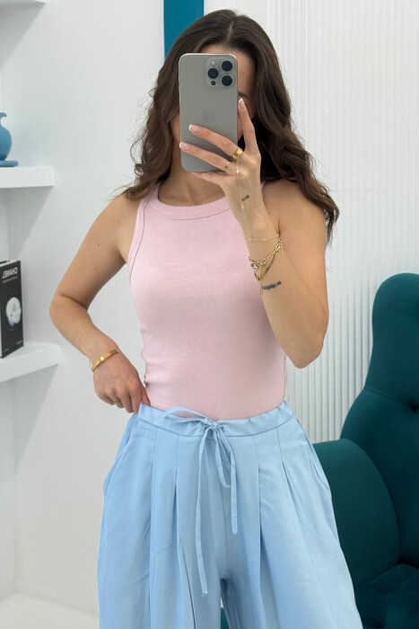 KANATIERE NJË NGJYRËSHE E THJESHTË PËR FEMRA NË NGJYRËN BABY PINK - 2