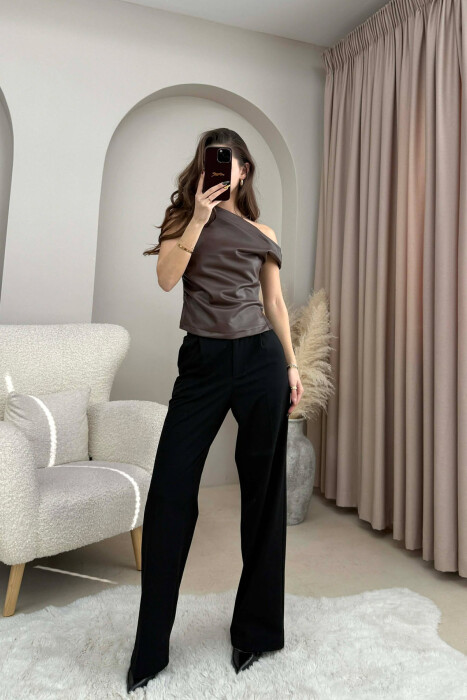 KANATIERE LEKURE NJE NGJYRESHE PER FEMRA NE NGJYRE KAFE - 2