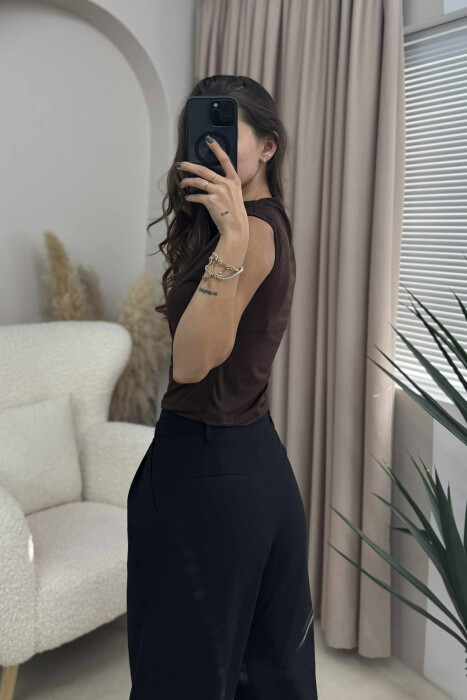 KANATJERE E THJESHTË NJË NGJYRËSHE PËR FEMRA NË NGJYRË KAFE - 2