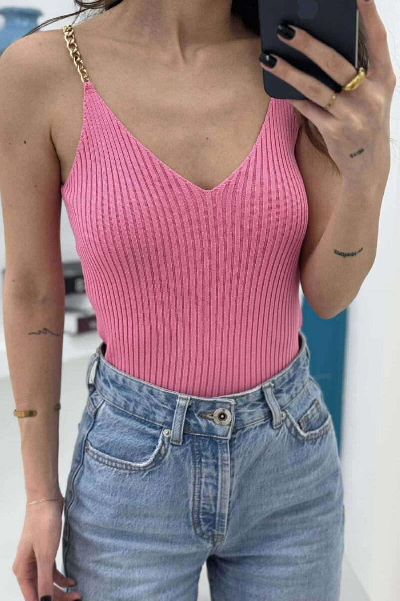 KANATJERE ME DETAJIN E ZINXHIRIT PËR FEMRA NË NGJYRËN BABY PINK - 4