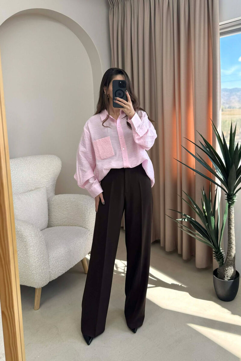 KËMISHË NJË NGJYRËSHE ME DETAJIN E NJË XHEPI PËR FEMRA NË NGJYRË ROZË TË ZBARDHUR - 4