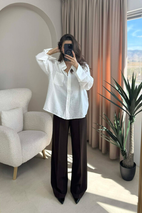 KËMISHË NJË NGJYRËSHE ME DETAJIN E NJË XHEPI PËR FEMRA NË NGJYRË TË BARDHË - KLAUDIO FASHION