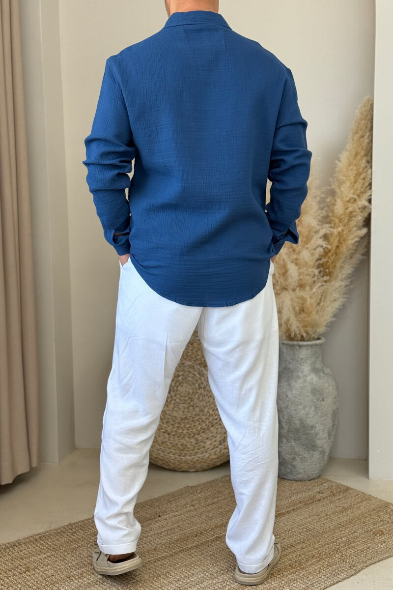 KËMISHË NJË NGJYRËSHE ME XHEP PËR MESHKUJ NË NGJYRËN BLU - 3