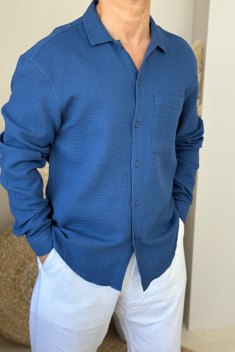 KËMISHË NJË NGJYRËSHE ME XHEP PËR MESHKUJ NË NGJYRËN BLU - 2
