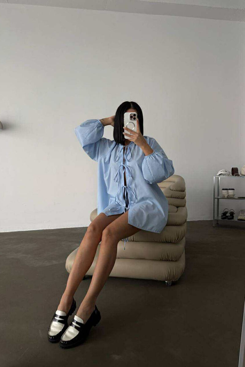 KËMISHË NJË NGJYRËSHE ME LIDHËSE PËR FEMRA NË NGJYRËN BLU TË ZBARDHUR - 2