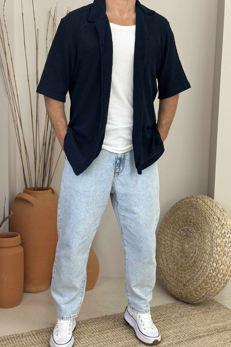 KËMISHË NJË NGJYRËSHE ME MËNGË TË SHKURTËR PËR MESHKUJ NË NGJYRËN BLU TË ERRËT - 1