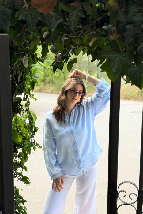 KËMISHE NJË NGJYRËSHE E THJESHTË PËR FEMRA NË NGJYRËN BLU E ZBARDHUR - 2