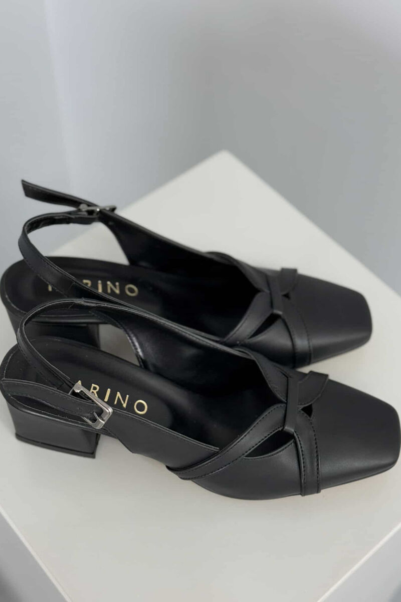 KËPUCE NJË NGJYRËSHE ME GJYSMË TAKË NË NGJYRË E ZEZË - 2