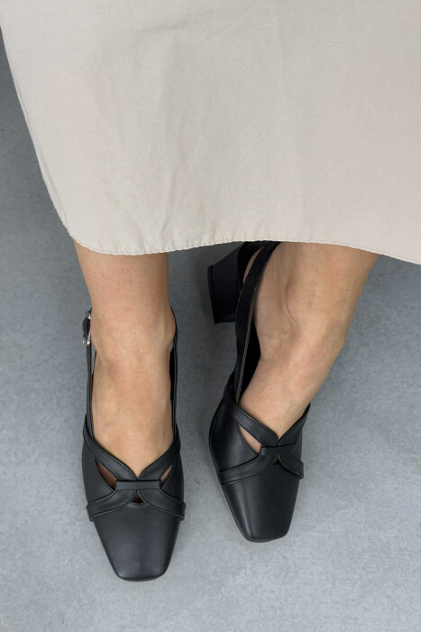 KËPUCE NJË NGJYRËSHE ME GJYSMË TAKË NË NGJYRË E ZEZË - 4