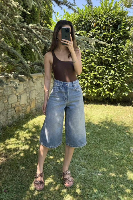 KNEE LENGTH ONE COLOR WOMEN SHORTS BLUE/BLU - 4