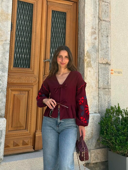 KEMISHE ME DETAJE THURRJESH PER FEMRA NE NGJYRE VISHNJE - KLAUDIO FASHION
