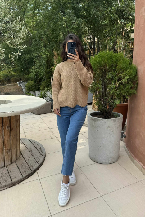KNITTED ONE COLOR SIMPLE WOMEN SWEATER LIGHT BROWN/KAZB - 1