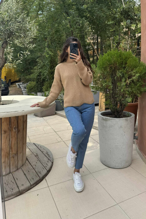 KNITTED ONE COLOR SIMPLE WOMEN SWEATER LIGHT BROWN/KAZB - 2