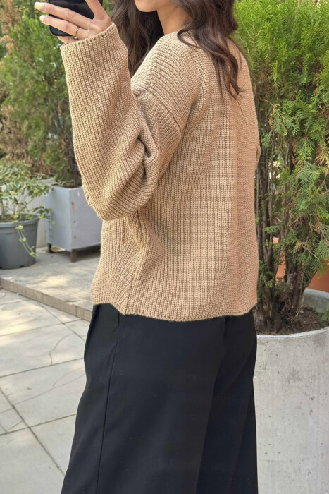 KNITTED ONE COLOR SIMPLE WOMEN SWEATER LIGHT BROWN/KAZB - 7